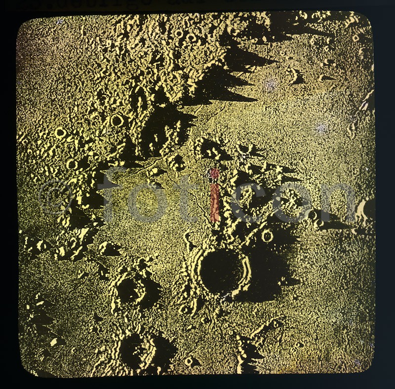 Gebirge auf dem Mond --- Mountains on the Moon - Foto foticon-simon-sternenwelt-267-023.jpg | foticon.de - Bilddatenbank für Motive aus Geschichte und Kultur